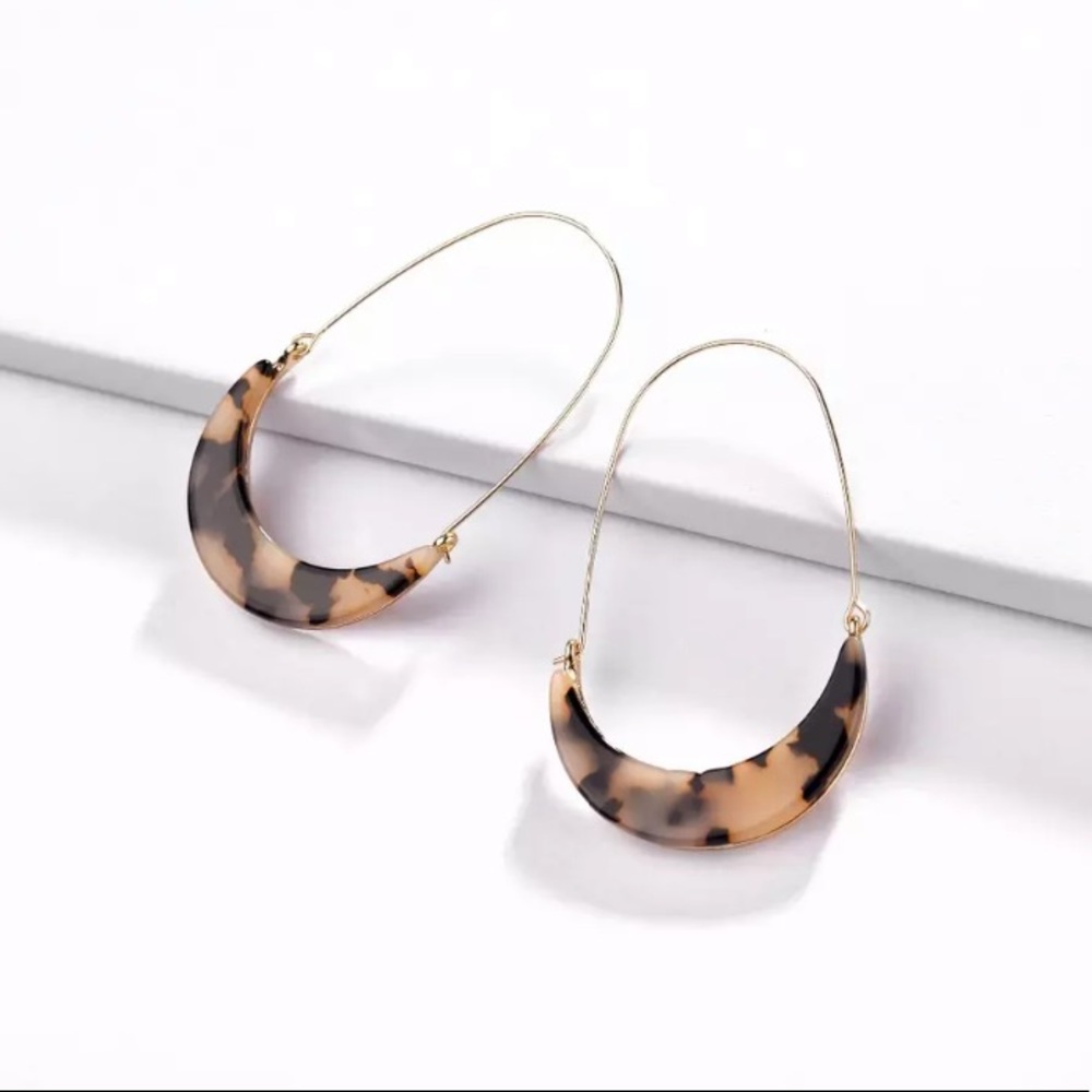 Tortoiseshell Hoop Dangle Chic Statement Earrings - Picture 5 of 7